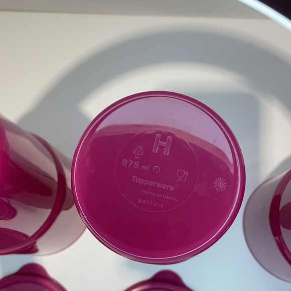 4 Tupperware stackable tumblers. - Picture 4 of 4